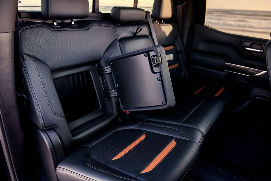 Интерьер GMC Sierra AT4 Crew Cab 2018 года  (фото 16 из 40)